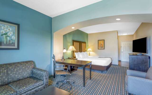 La Quinta Inn & Suites by Wyndham Stonington-Mystic Area