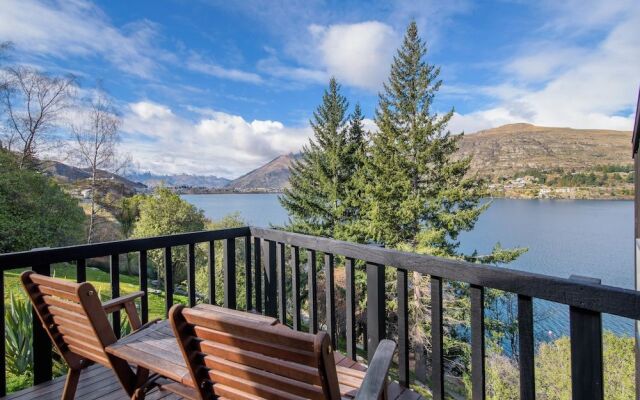 Queenstown Lakefront Dream
