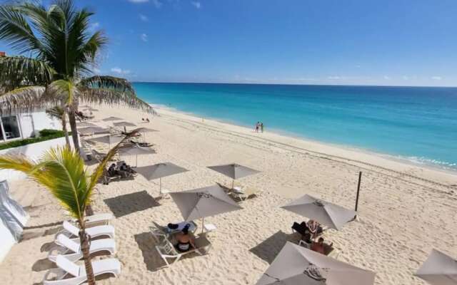 Oceanfront Studio Magnificent Views