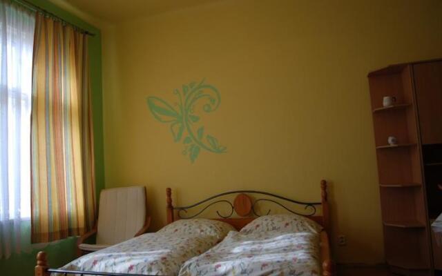 SATURNIN, café-bar, guesthouse
