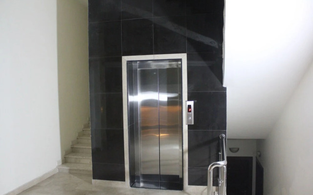 Elegant Modern & Style Hillview Balcony