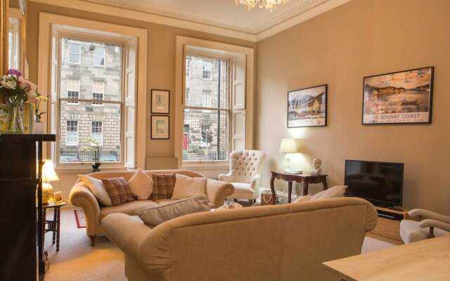 Stylish Heart of Edinburgh Gem