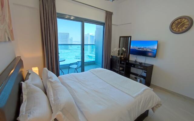 SuperHost - Elite Studio With Balcony Overlooking the Canal