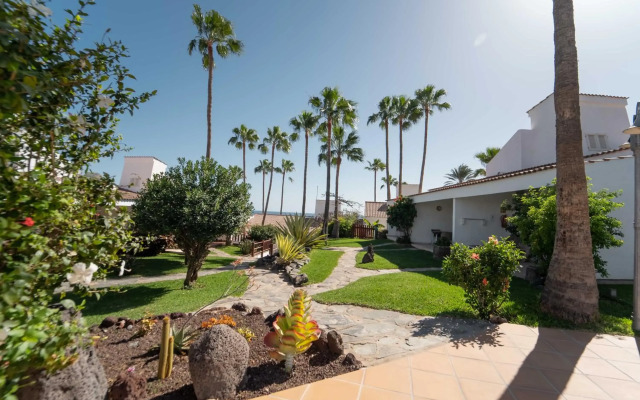 Bungalows Side Shore