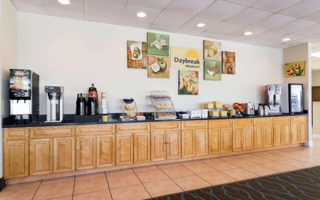 Days Inn & Suites by Wyndham Clermont