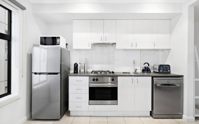 SIENNA, 1BDR South Melbourne Apartment