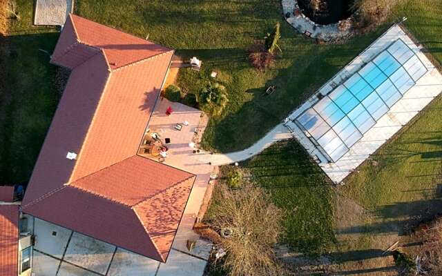 Alaguyauder Le Studio