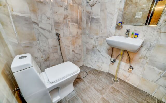 OYO 9596 Hotel Radha Nikunj Residency