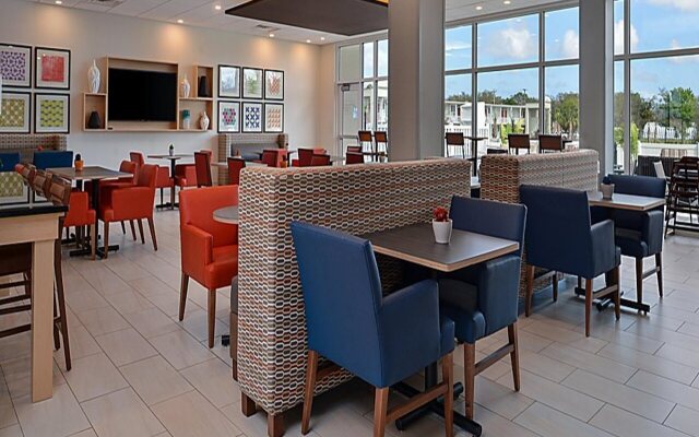 Holiday Inn Express & Suites West Melbourne by IHG