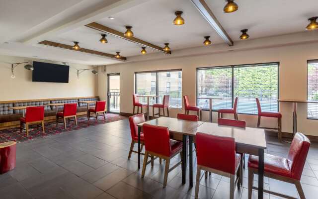 The Crossroads Hotel, Newburgh