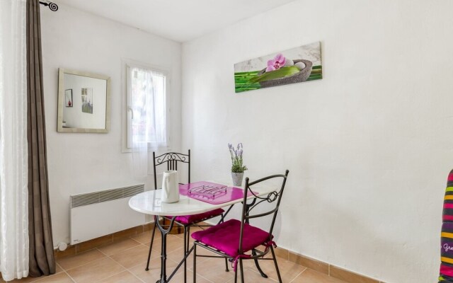Inviting Holiday Home in Rasteau Near Vaison la Romaine