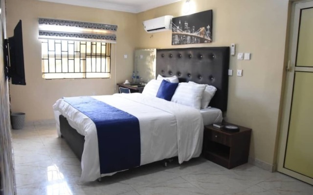 Beautiful 1 Bed, Living Room in a Hotel Penthouse