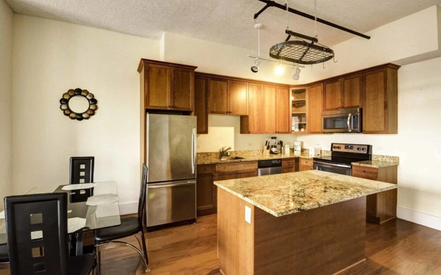 Pelicanstay near Holland Tunnel