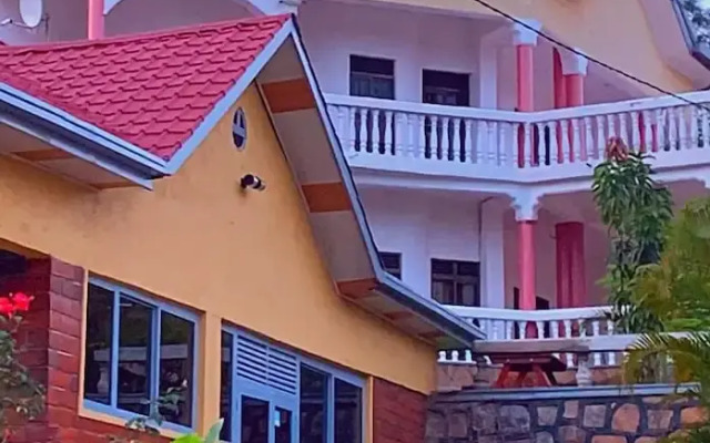 Romalo Hotel & Apartments