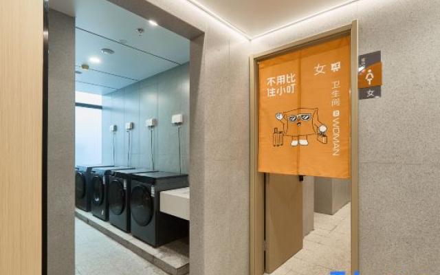 Stay at Ding Hotel (Beijing Lizhuang Business District 307 Hospital Branch)