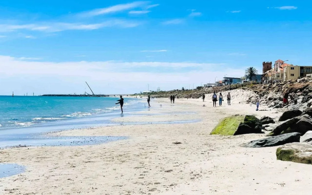 Unwind Esplanade Beach Escape no 10