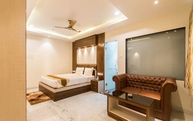 Capital O 9390 Golden Afreen