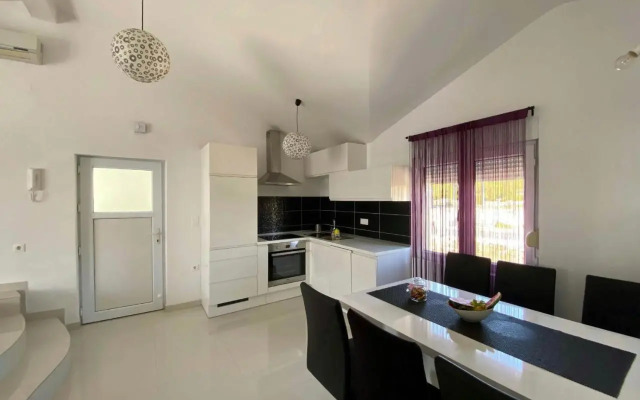 Apartments with a parking space Maslenica, Novigrad - 12636