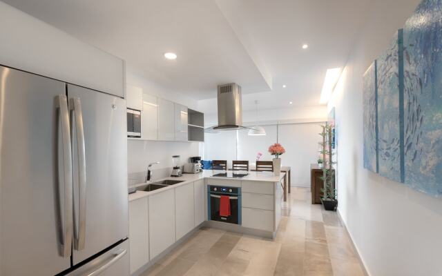 Elegant 1 BR with ocean view by Happy Address