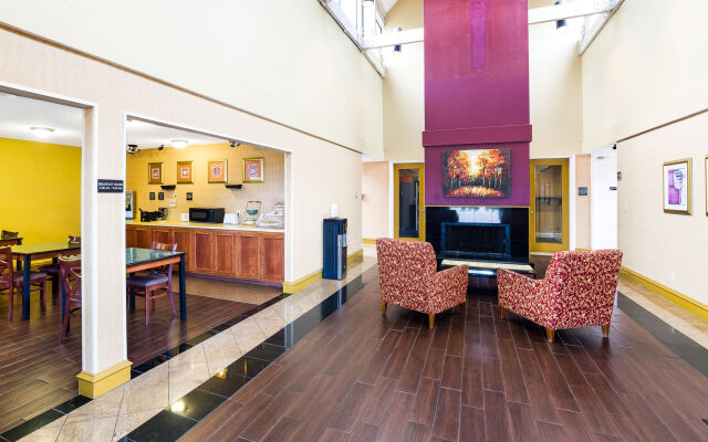 Rodeway Inn & Suites South of Fiesta Park
