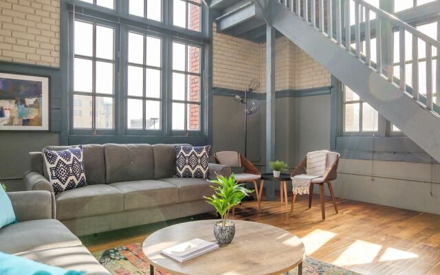 Spacious CLE Apartments by Frontdesk