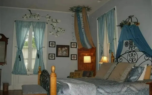 1847 Blake House Inn Bed & Breakfast