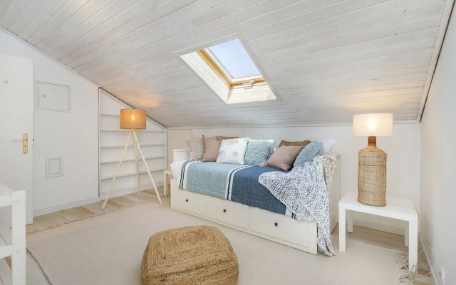 Stylish Sunny Penthouse Near Cascais Center & Greenspace