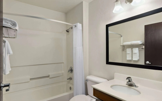 Super 8 by Wyndham Roseburg