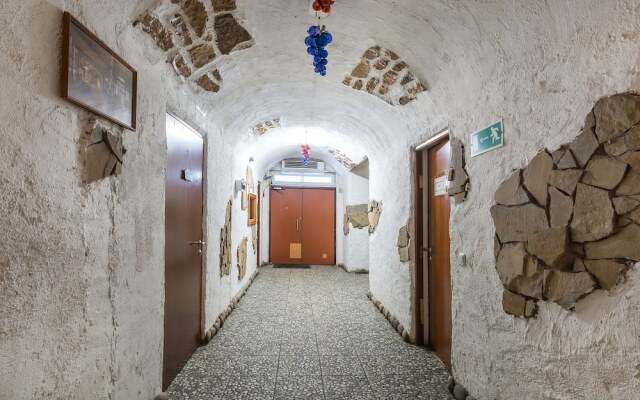 Novichok - Hostel