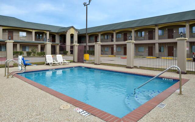 Econo Lodge Inn & Suites Port Arthur near Sabine Pass