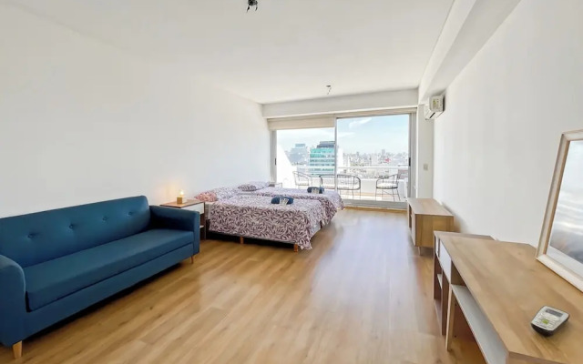 Studio Apartment on 13th Floor With Balcony Terrace