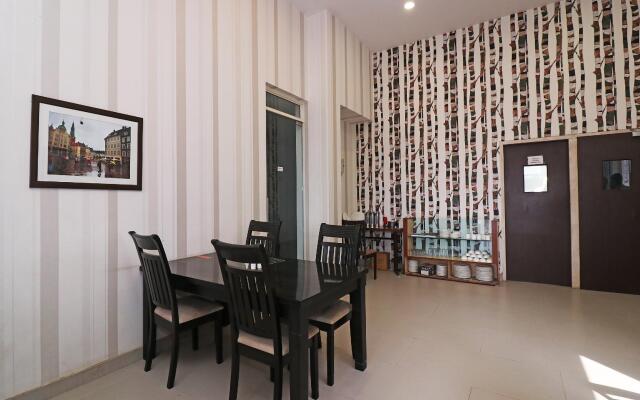 Capital O 18443 Hotel Nano