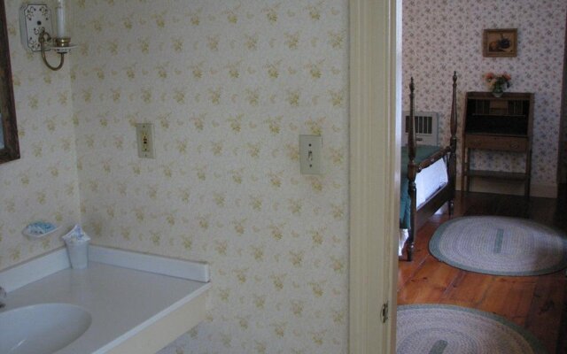 Winter Clove Family Inn