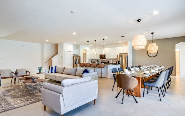 14 Bdrm 11 BA Sleeps 30