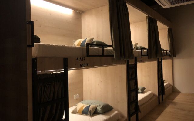 Dé Cafe & Rest House - Hostel