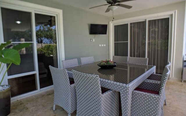 Modern & Private Tropical Villa in Gated Community Minutes From the Beach