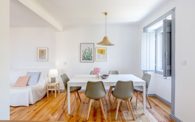 Alfama, Bright Spacious W/ Terrace Apartment, By TimeCooler