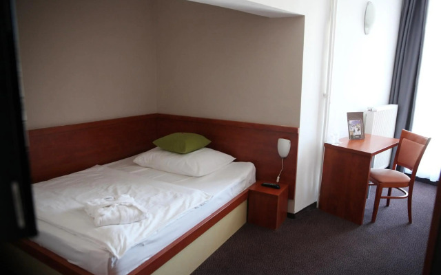 Atrium Hotel