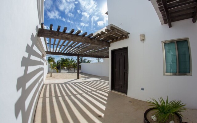 Piña Beach House in San Benito Beach