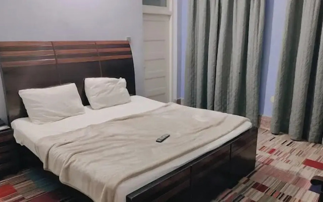 Shees Hotel