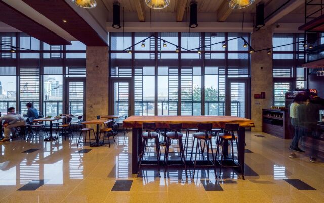 Watermark Hotel Kaohsiung Station