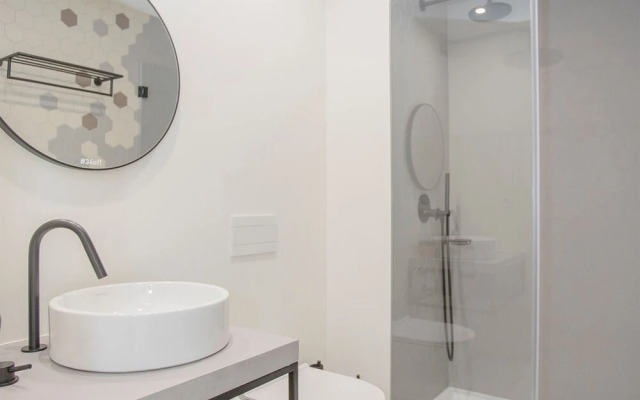 Liiiving in Porto Luxury Beachfront Apartment IV
