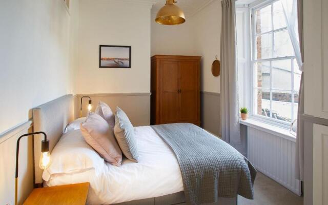 Host Stay Havelock Place Apartment