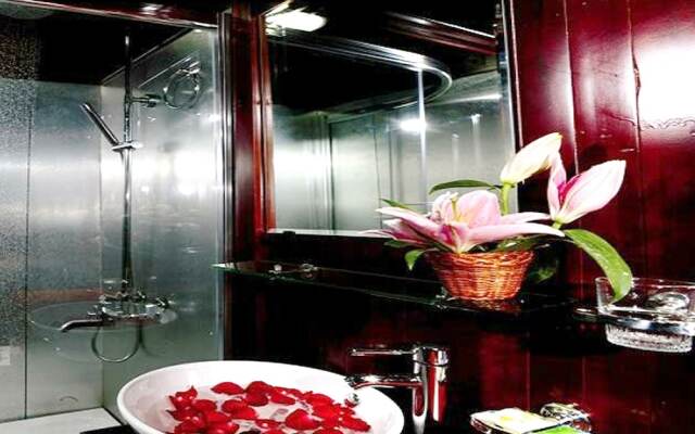 Halong Bay Aloha Cruises