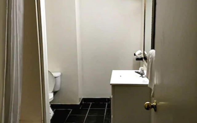 Regal Inn & Suites