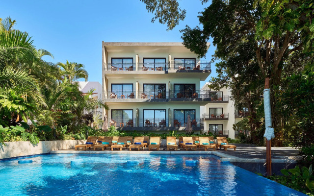 Cristalino Lagoon Front Hotel Restaurant & SPA