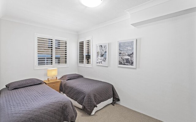 South Pacific Unit 6 Amazing unit opposite the beach.