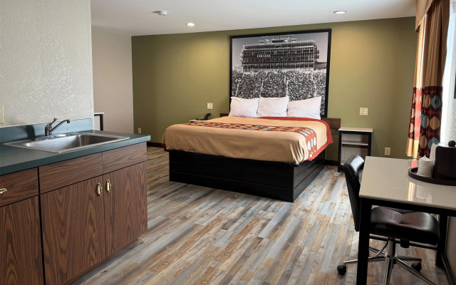 Super 8 by Wyndham Frankfort IN