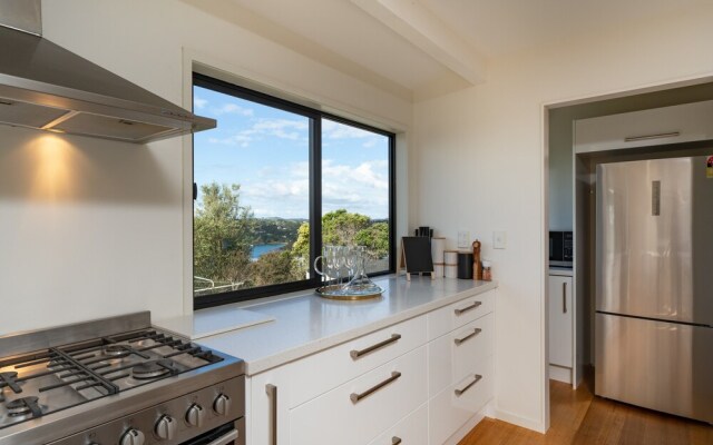 Newly renovated Oneroa beach view house