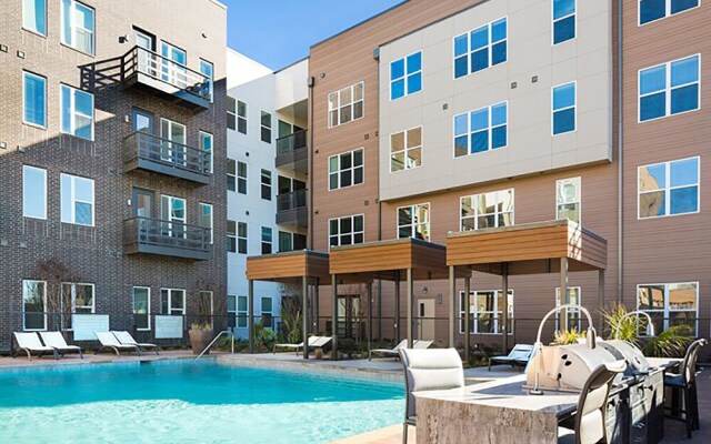 Urbanlights at Legacy West